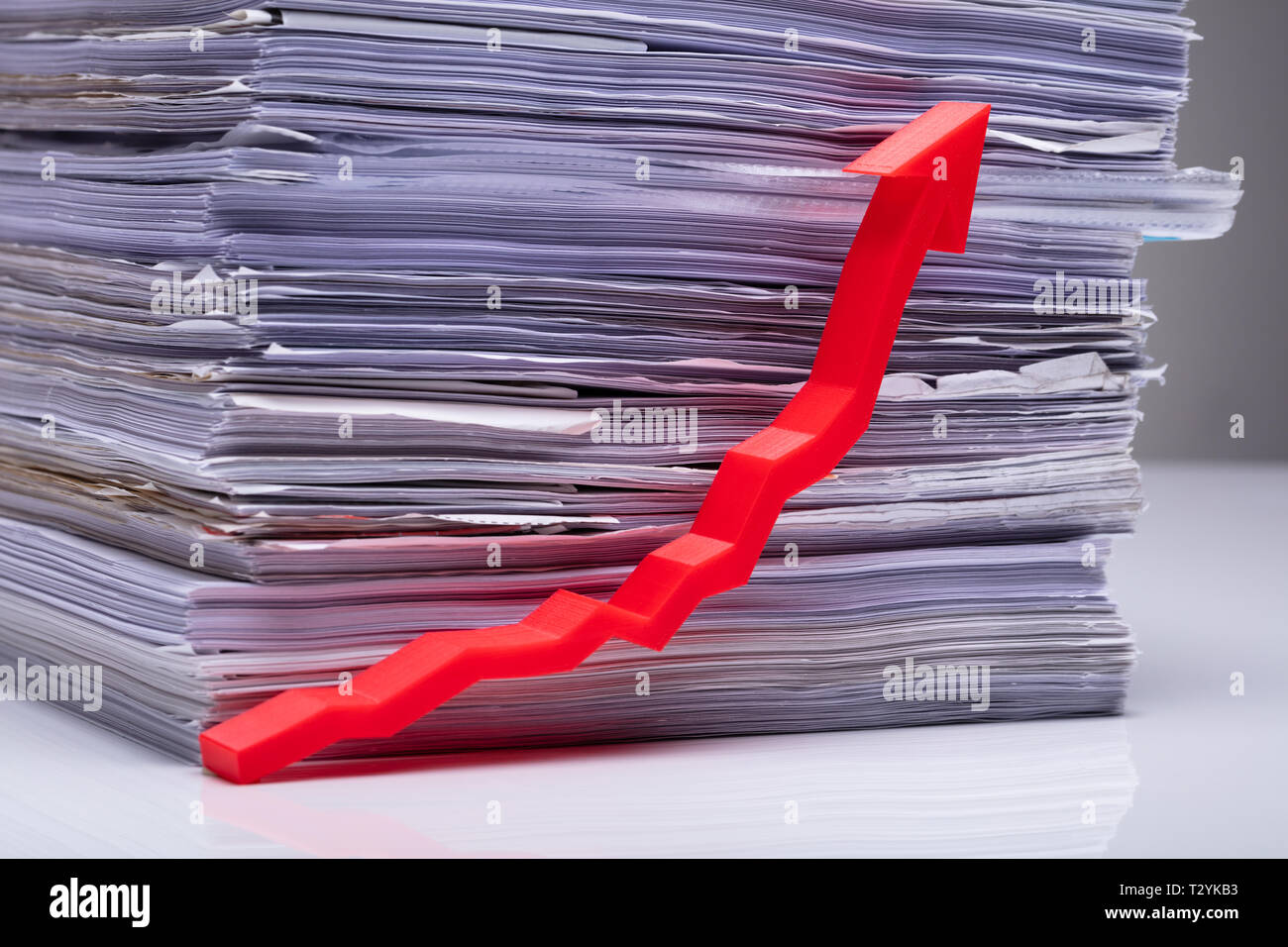 Document arrow hi-res stock photography and images - Alamy