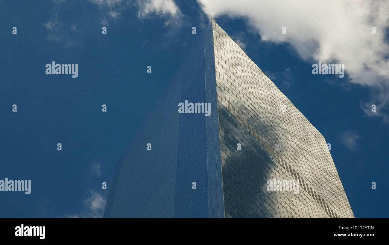 New york skyscrapers close hi-res stock photography and images - Alamy