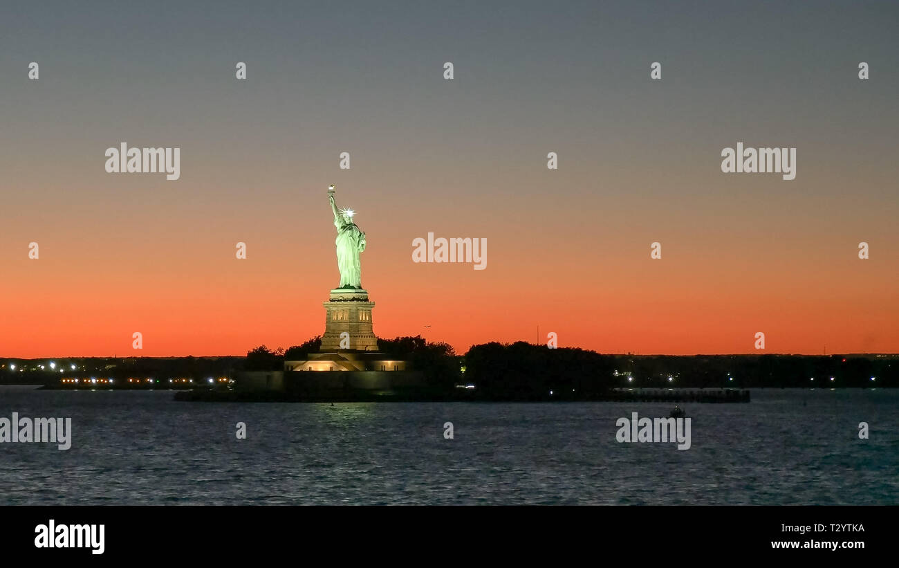 New york statue of liberty with a sunset hi-res stock photography and ...