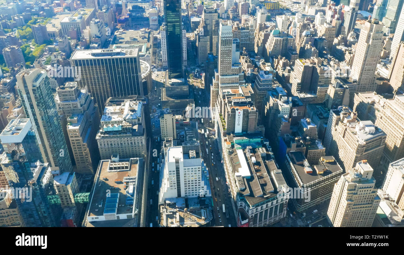 Downtown new york building close up hi-res stock photography and images ...