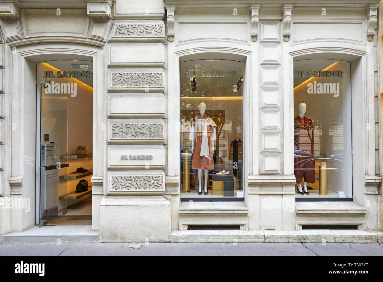 PARIS, FRANCE - JULY 22, 2017: Jil Sander fashion luxury store in Paris,  France Stock Photo - Alamy