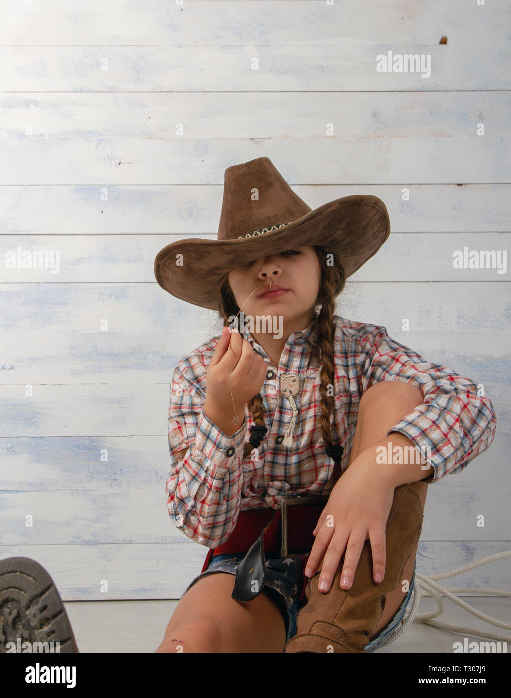 broad brimmed cowboy hat