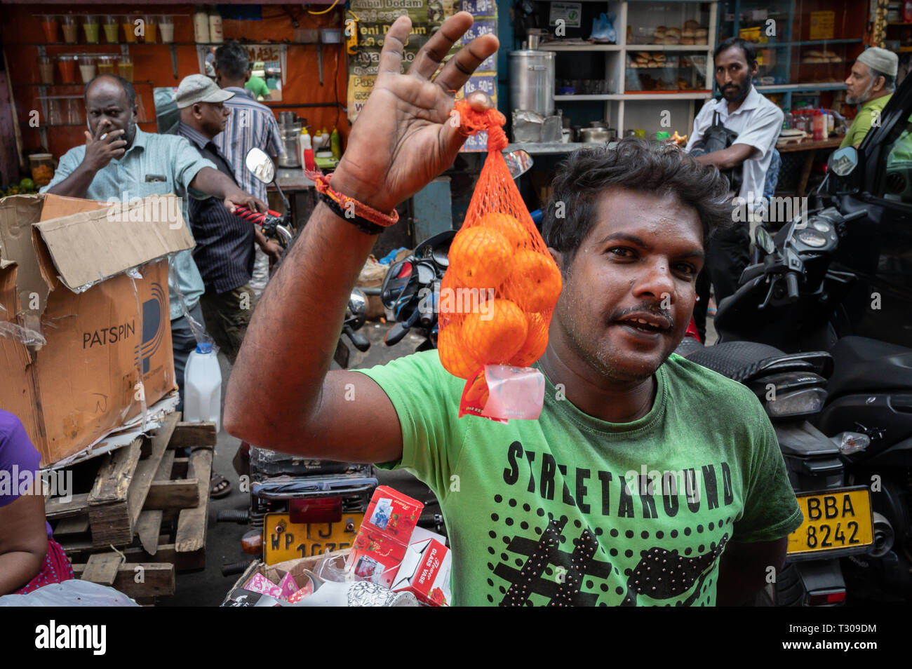 An orange vendor in the Pettah Market area, Colombo, Sri Lanka Stock