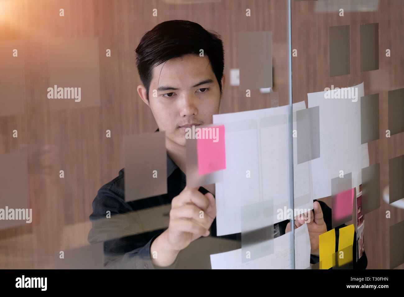 Hand touch sticky note hi-res stock photography and images - Alamy