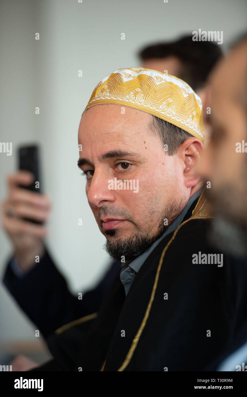 Berlin, Germany. 05th Apr, 2019. Gamal Fouda, Imam from Christchurch, New Zealand, is listening to the chairman of the SPD parliamentary group in the Berlin House of Representatives, Saleh. On March 15, 2019 at least 50 people died in a racist double attack on two mosques in Christchurch. Credit: Lisa Ducret/dpa/Alamy Live News Stock Photo