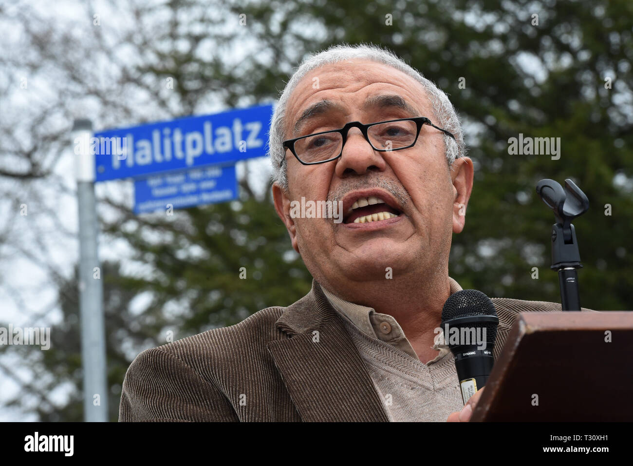Kassel, Germany. 05th Apr, 2019. Ismail Yozgat speaks at the commemoration ceremony for his son Halit, who was murdered in 2006. The Turkish-born Internet café owner had presumably been killed by the right-wing terrorist group NSU (National Socialist Underground). Credit: Uwe Zucchi/dpa/Alamy Live News Stock Photo