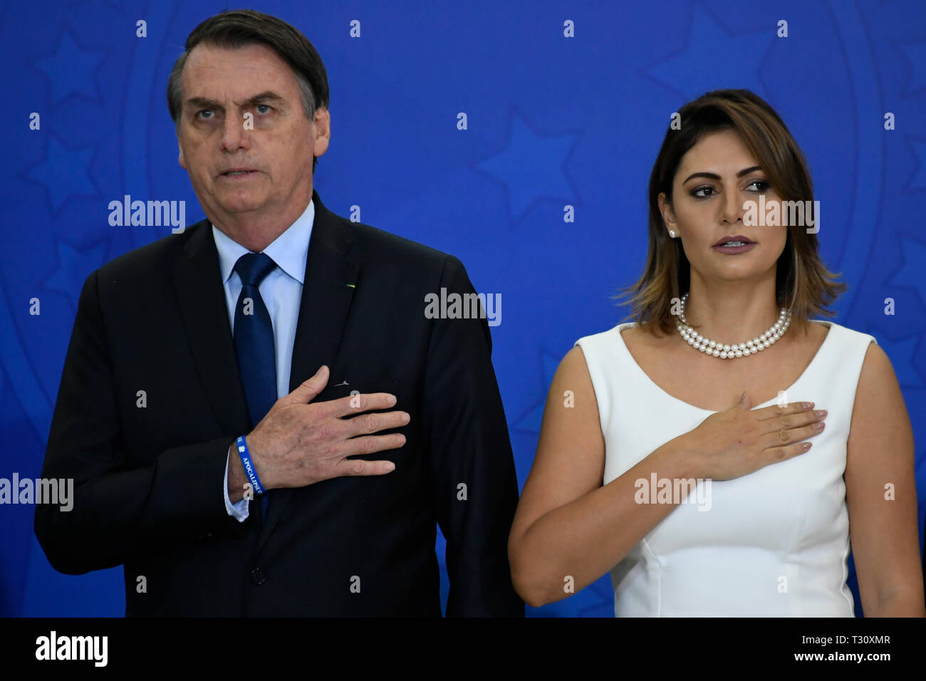 - Jair Bolsonaro, president of the republic, accompanied by Michelle Bolsonaro, first lady, this Friday, April 5, during a ceremony of greetings to the General Officials recently promoted and Ceremony of delivery of the Medal of Vitoria and the Military Medal held in the Palacio do Planalto. Photo: Mateus Bonomi / AGIF Stock Photo