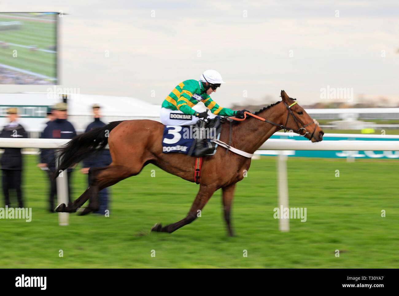 Aintree Racecourse, Aintree, UK. 5th Apr, 2019. The 2019 Grand National horse racing festival, day 2; Champ ridden by Barry Geraghty runs in to win The Doom Bar Sefton Novices Hurdle Credit: Action Plus Sports/Alamy Live News Stock Photo