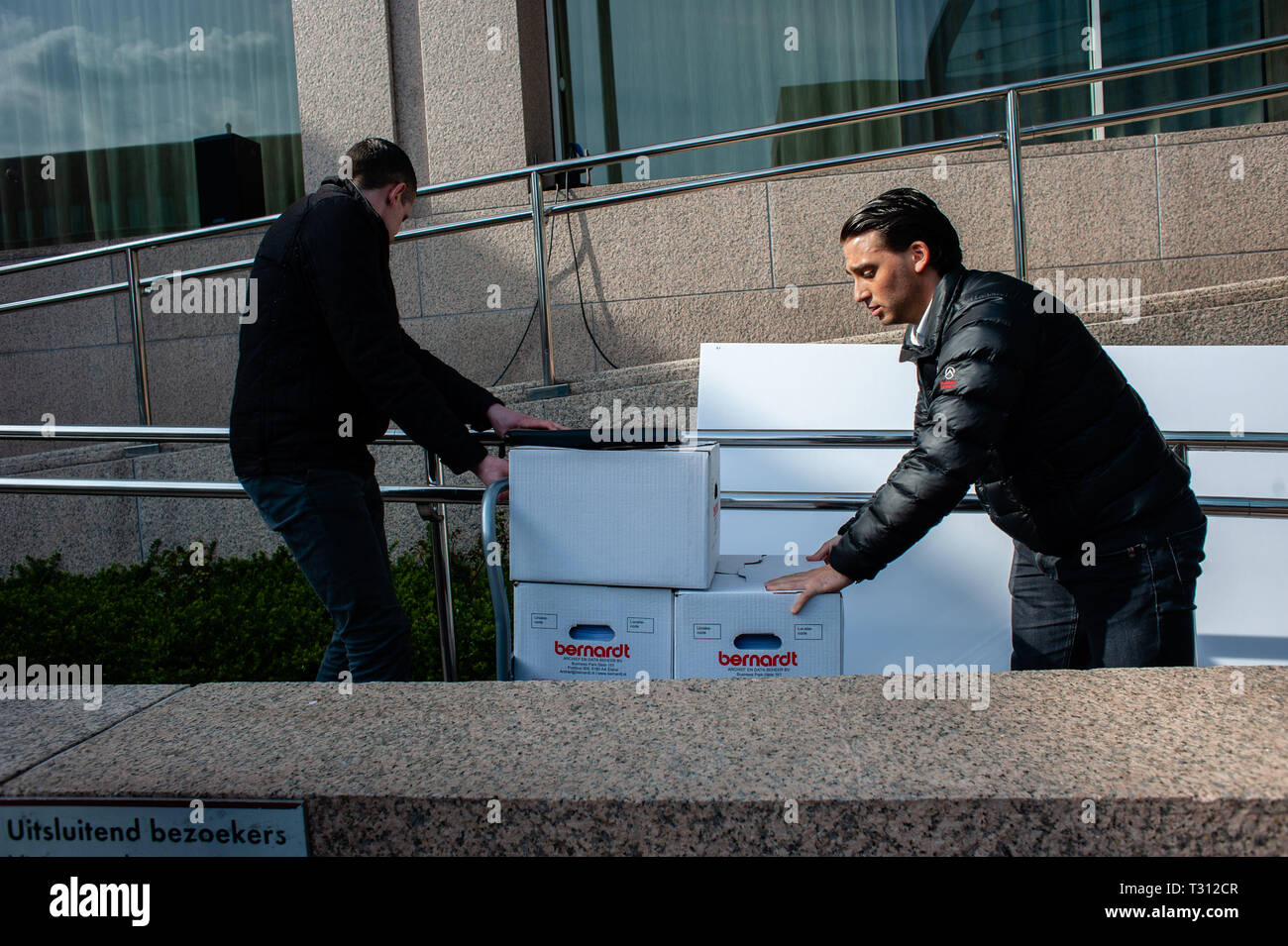 Delivering a summons hires stock photography and images Alamy