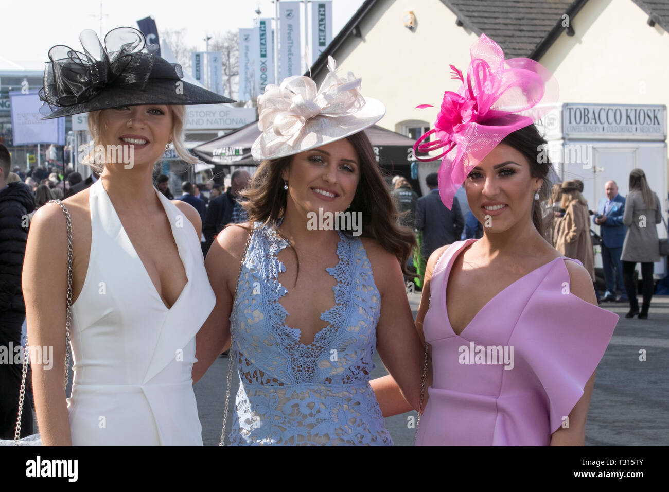 horse race dresses and hats