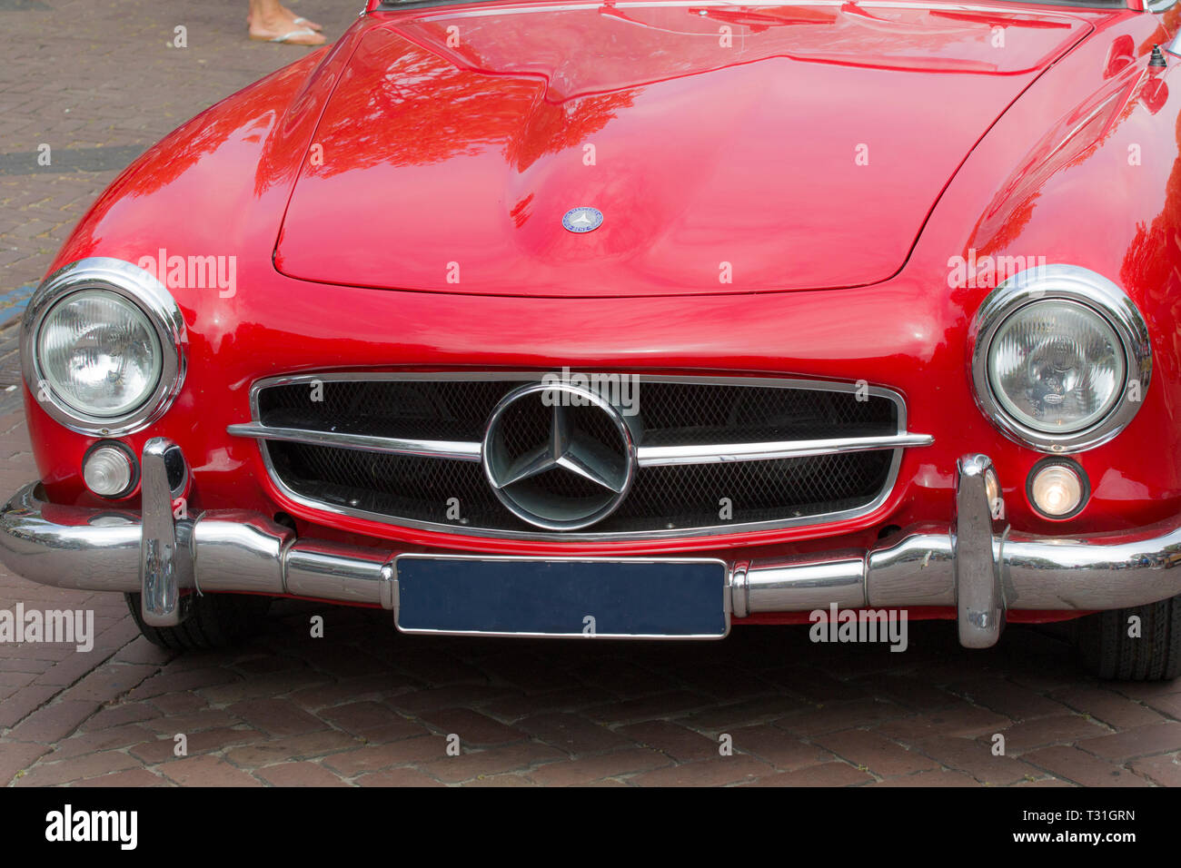 Page 2 - Front View Of Mercedes Convertible Or Cabriolet High Resolution  Stock Photography and Images - Alamy