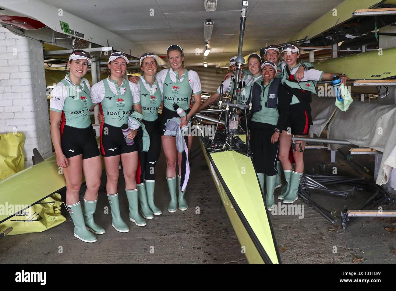 Womens oxford v cambridge boat race hi-res stock photography and images ...