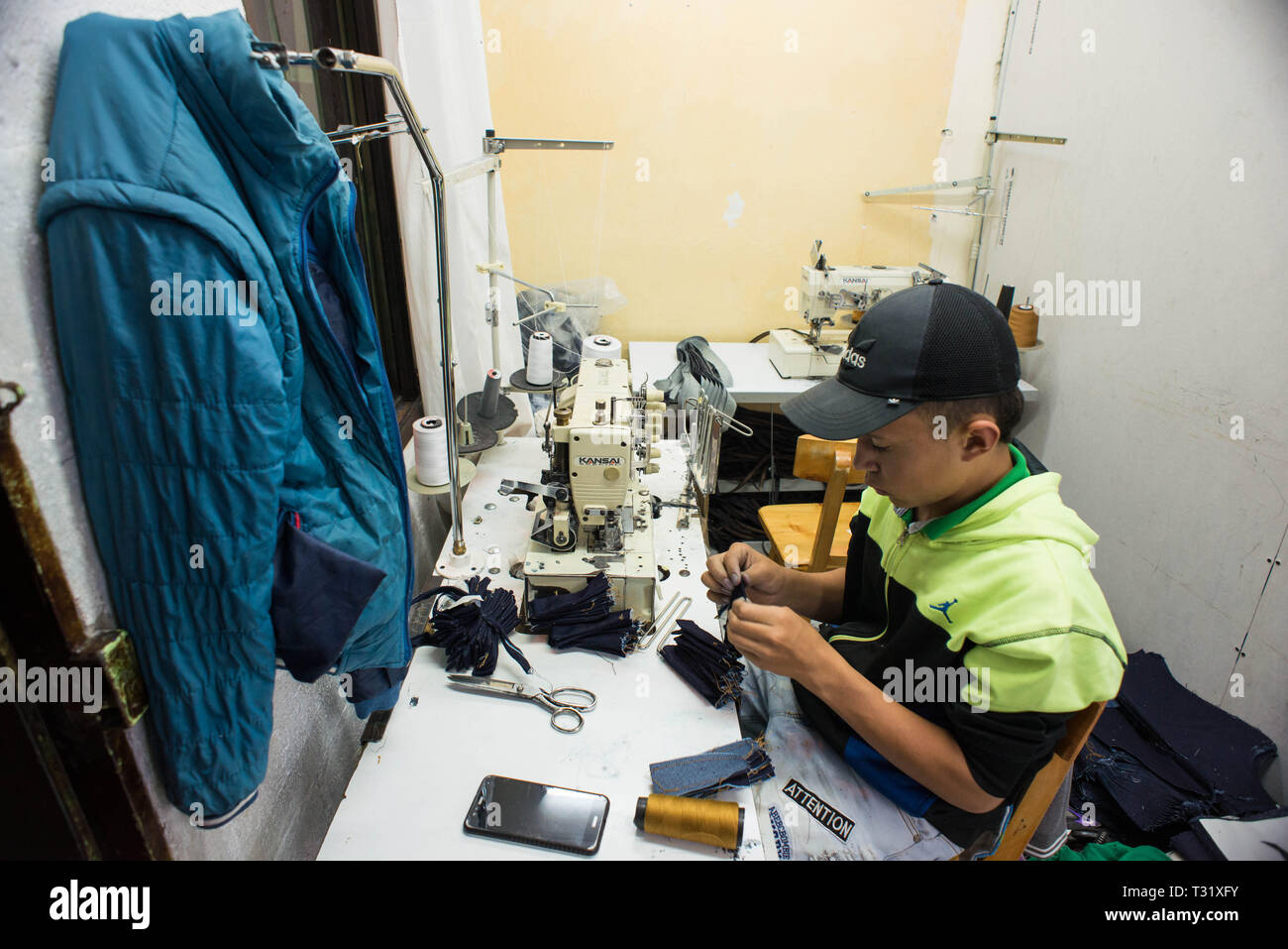Donmatias, Antioquia, Colombia: Familiar jeans manufacturing in calle 46. Stock Photo