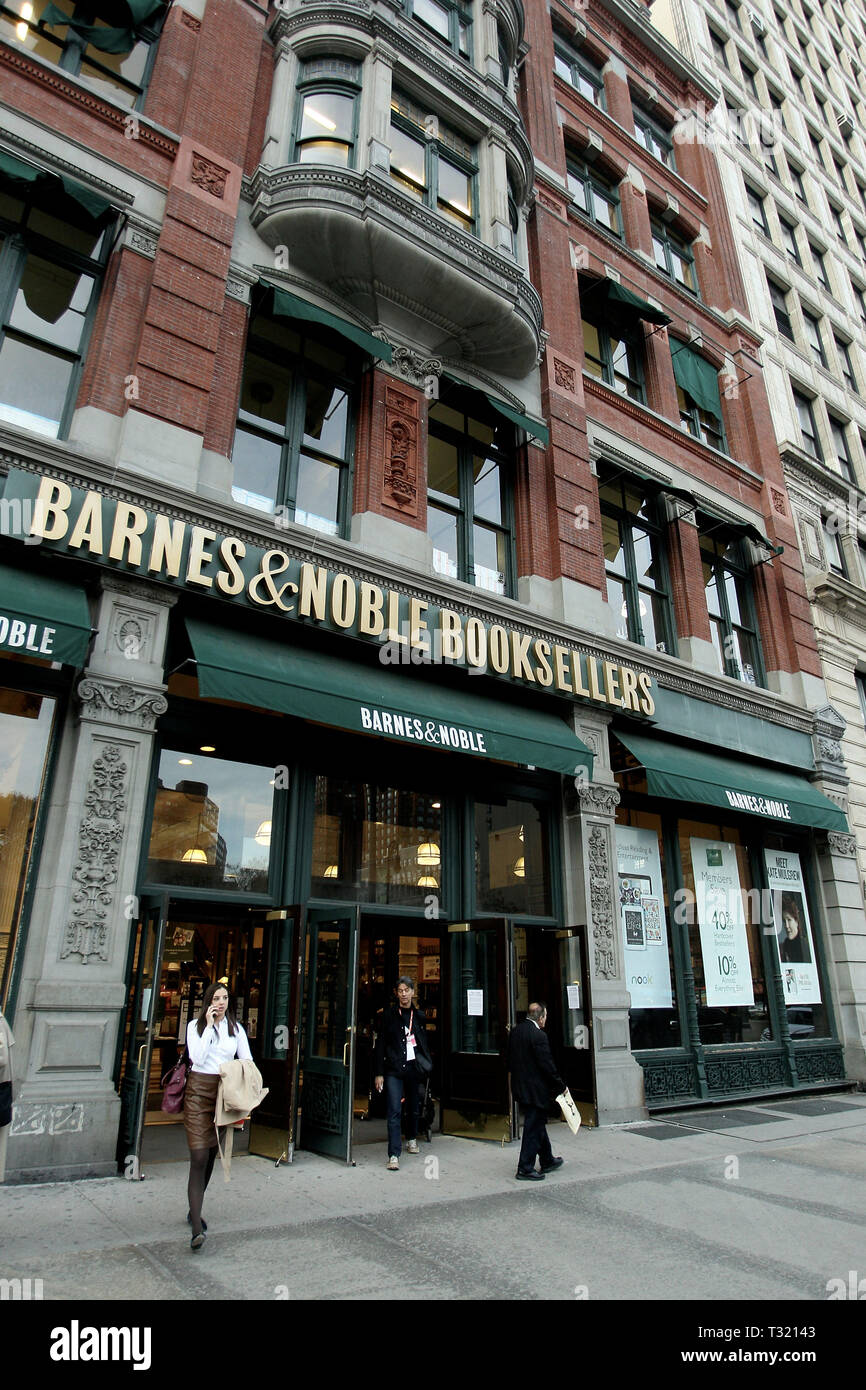 New York Usa 15 Apr 2015 Atmopshere Exterior At The Book