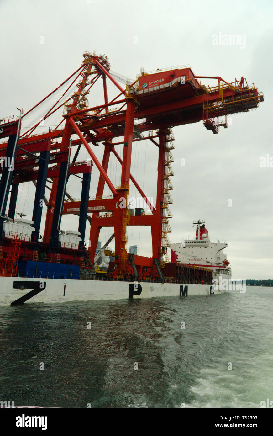 Container Ship Tied Up High Resolution Stock Photography and Images Alamy