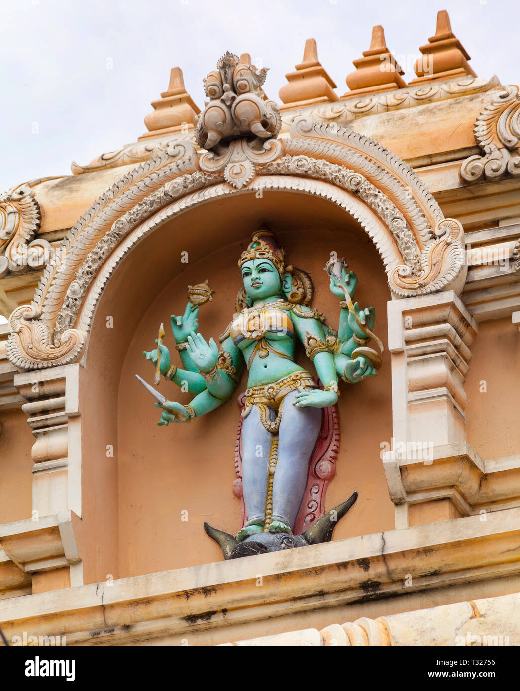 Sri Mariamman temple Dhevasthanam, featuring the ornate 'Raja Gopuram' tower in the style of South Indian temples. Kuala Lumpur, Malaysia. Stock Photo