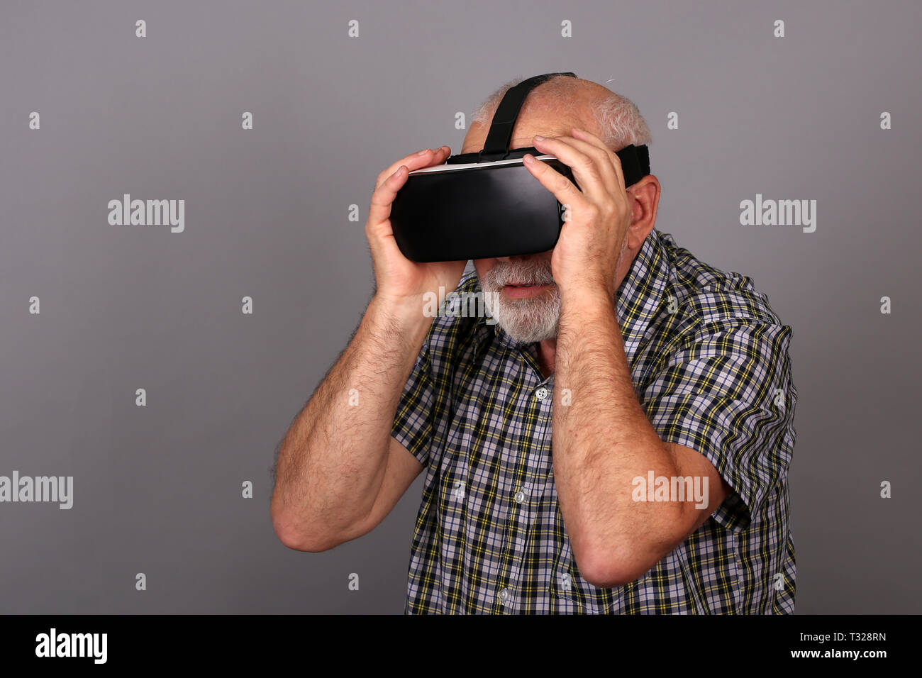 Virtual reality design hand hi-res stock photography and images - Alamy