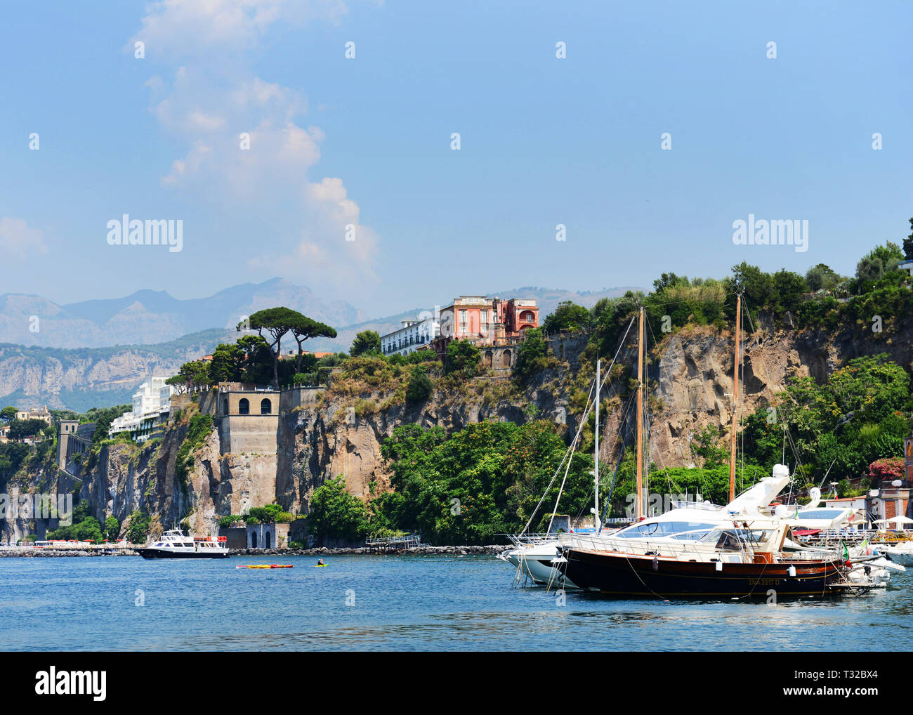 The beautiful coastline around Sorrento in Italy Stock Photo - Alamy