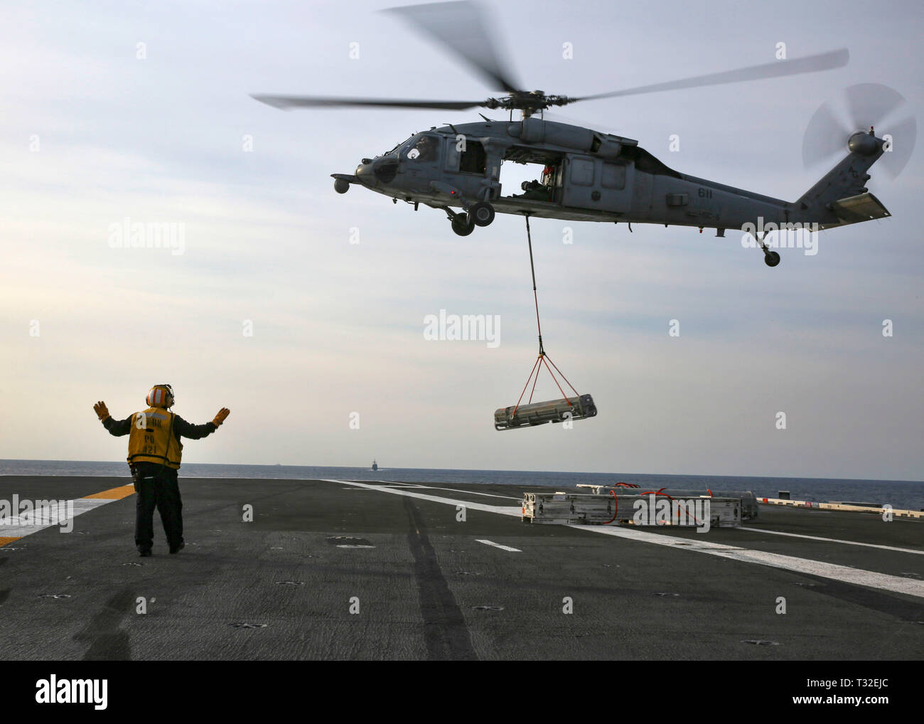 Ras the aircraft carrier uss abraham lincoln cvn 72 hi-res stock ...