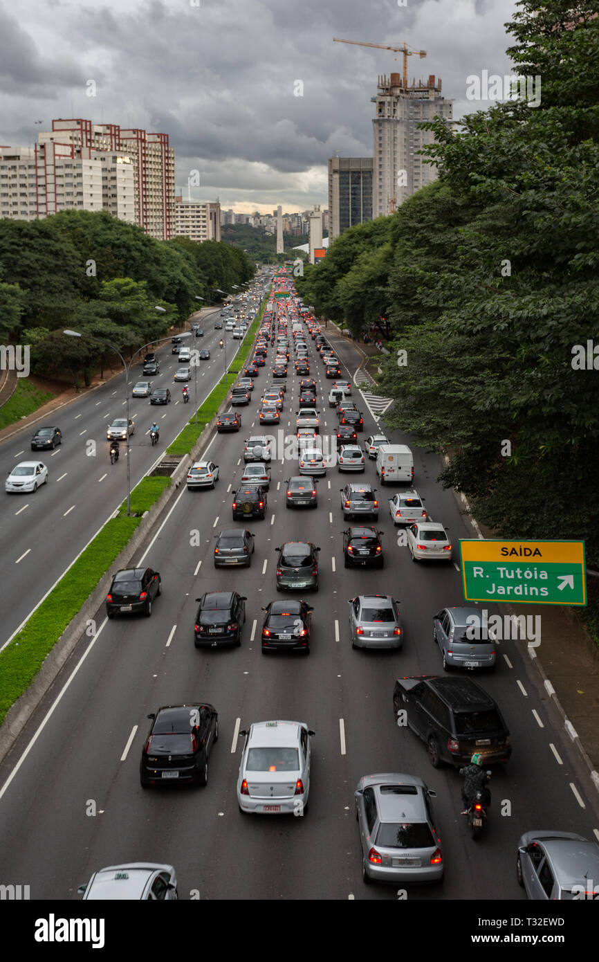 View of an avenue (Av. Vinte e Tres de Maio) were bursting with vehicles in one direction. Heavy traffic plagues Sao Paulo downtown, Brazil Stock Photo