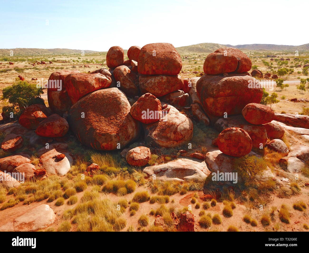 Massive boulders formed by erosion in the Karlu Karlu, Devils Marbles ...