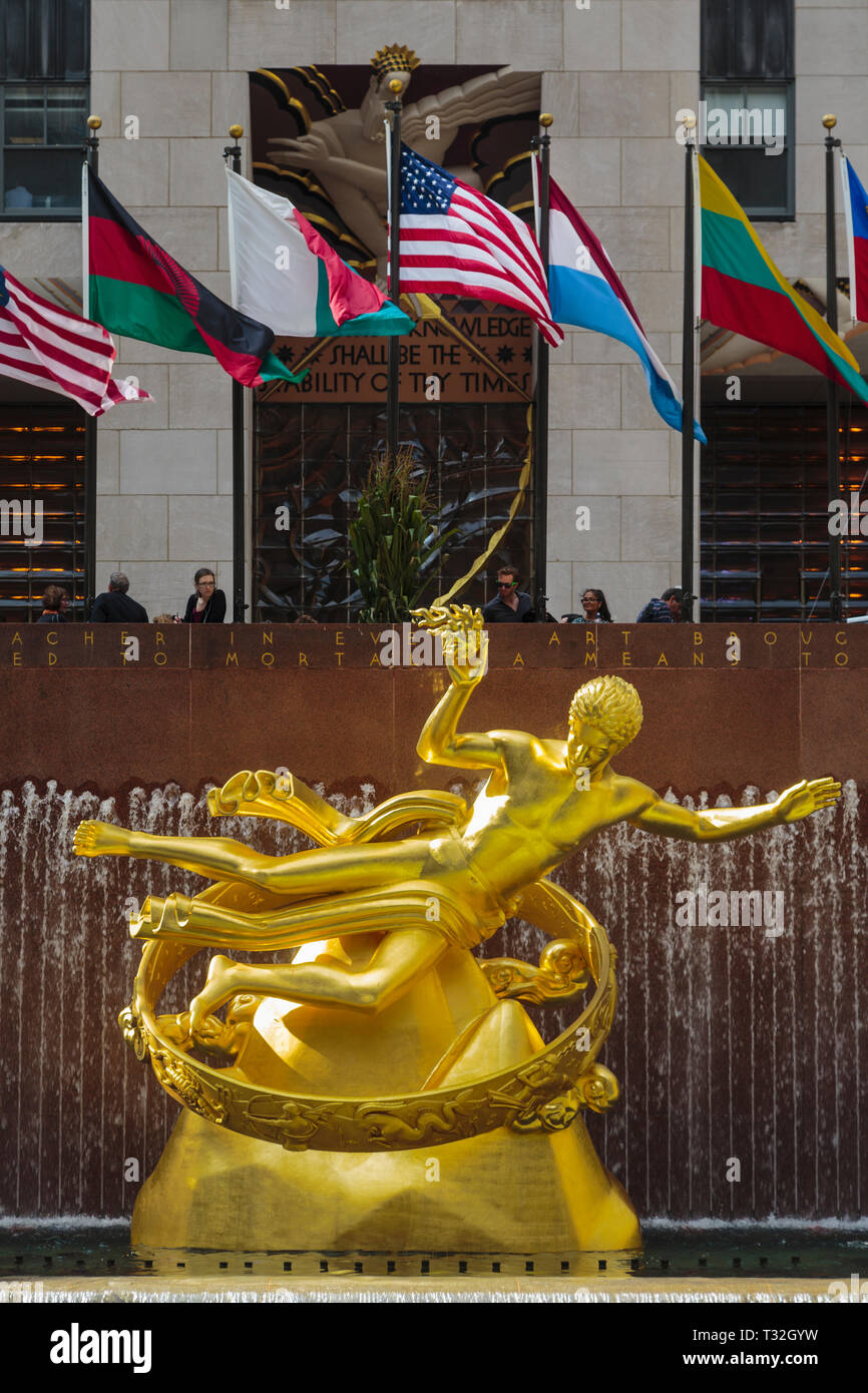 Statue of Prometheus in the lower plaza of the Rockefeller Center, Manhattan, New York, New York State, United States of America.  The gilded bronze s Stock Photo