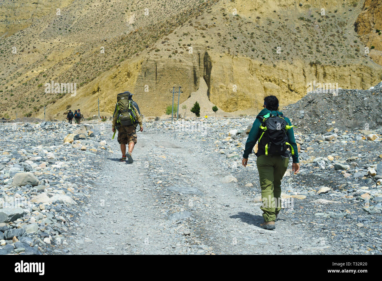 Trekkers walking in the dry riverbed of the Kali Gandaki river in the Upper Mustang region, Nepal. Stock Photo