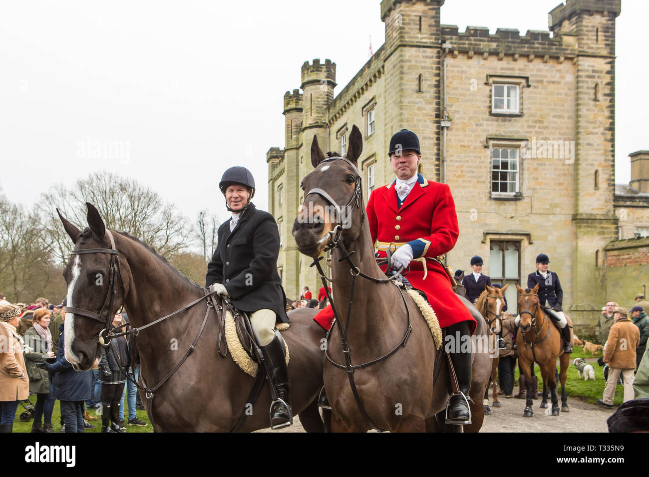 The Old Surrey Burstow and West Kent Hunt gather at Chiddingstone Castle for the traditional Boxing Day meet in Kent, UK Stock Photo