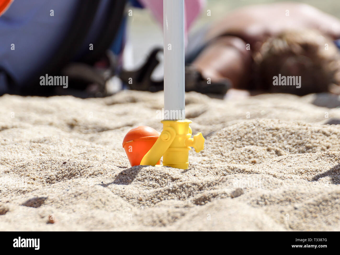 Support for beach umbrella. beach umbrella screw Stock Photo Alamy