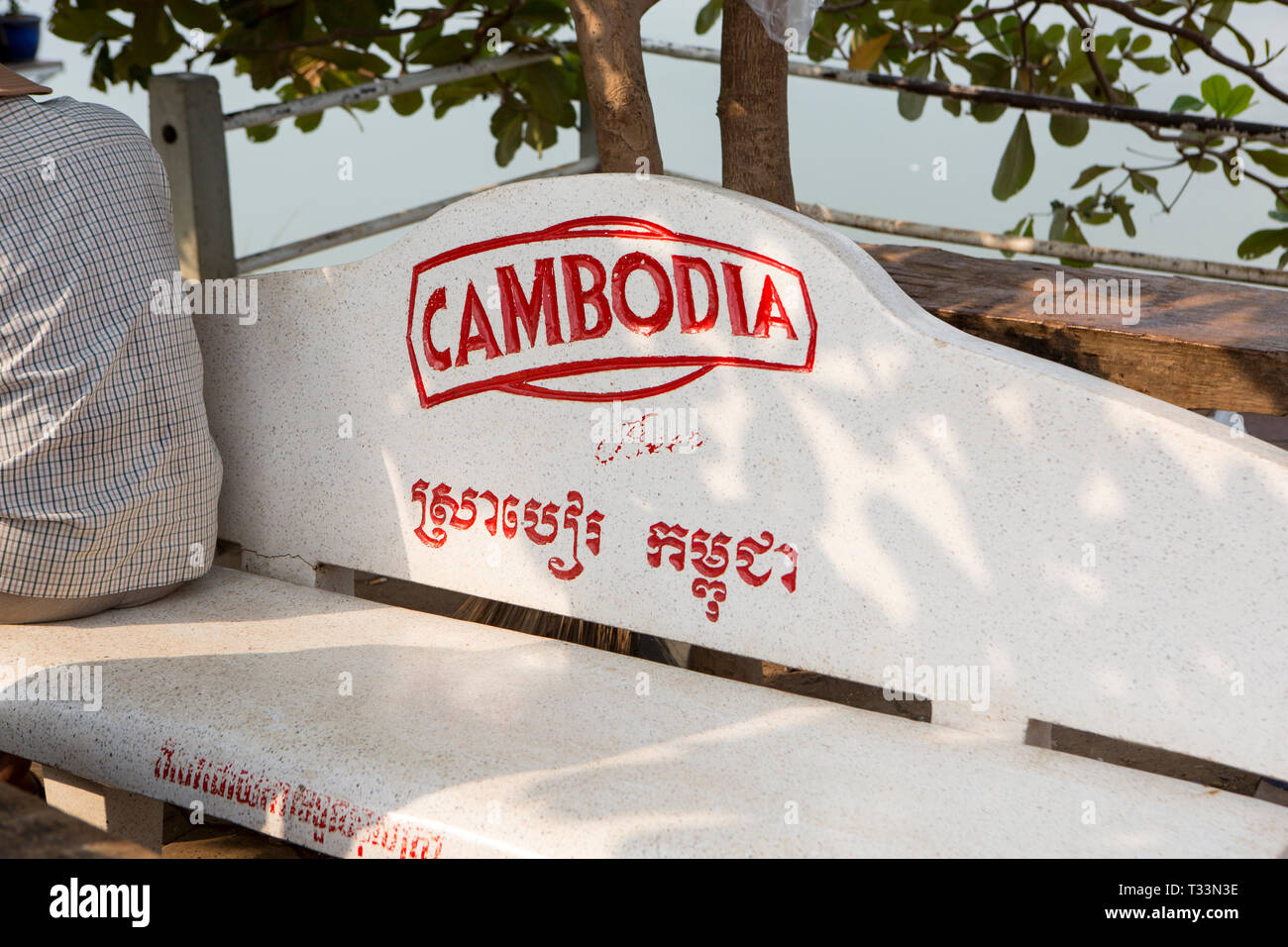 Riverside bench hires stock photography and images Alamy