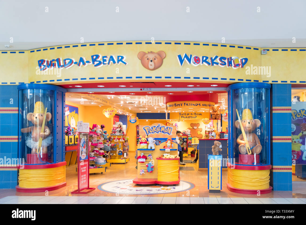 Philadelphia Pennsylvania，October 7 2018:Build-A-Bear Workshop store front, an American retailer that sells teddy bears and other stuffed animals. Stock Photo