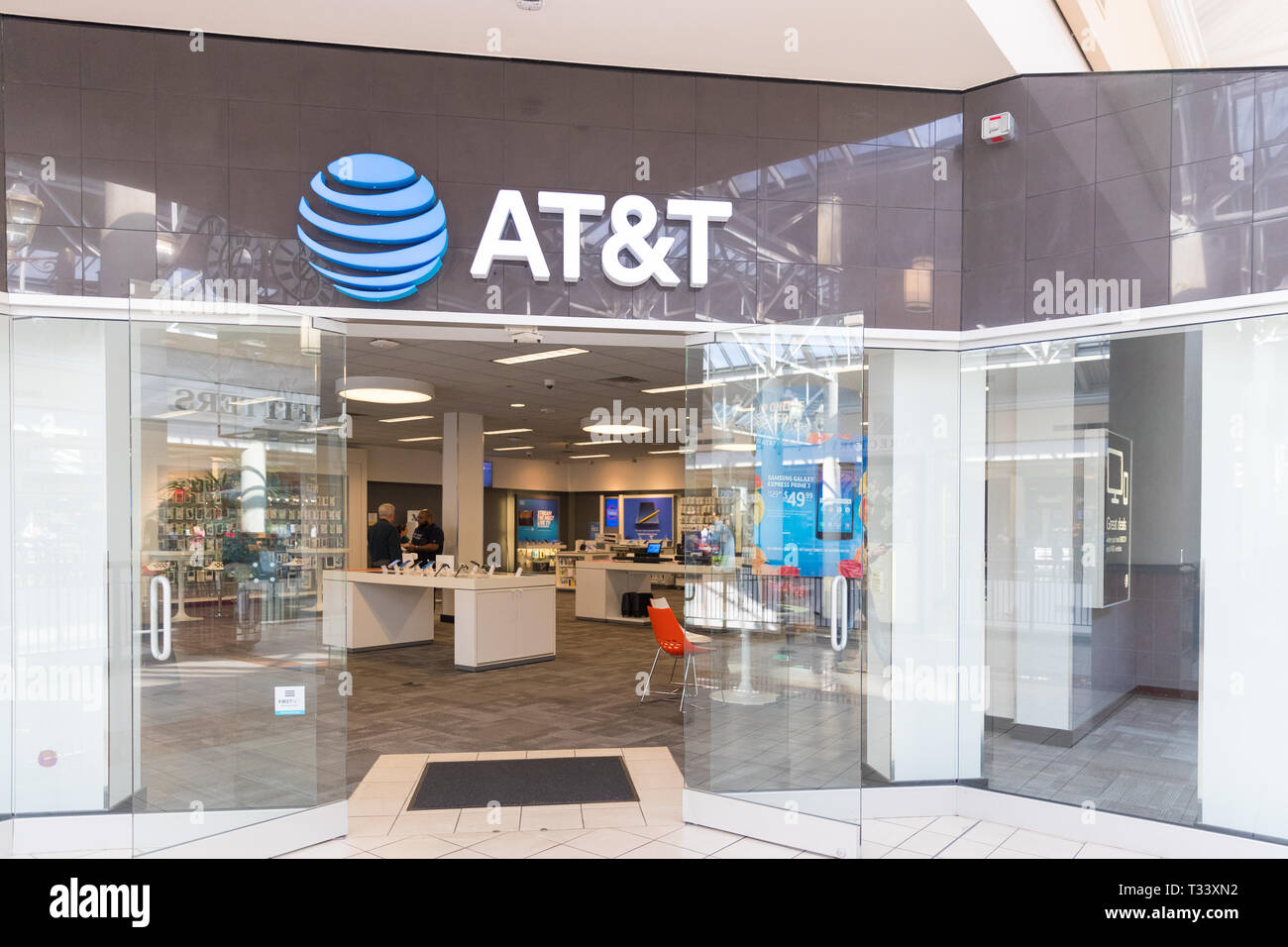 Philadelphia Pennsylvania，October 7 2018:AT&T Retail Store. AT&T Inc. is an American Telecommunications Corporation IX Stock Photo