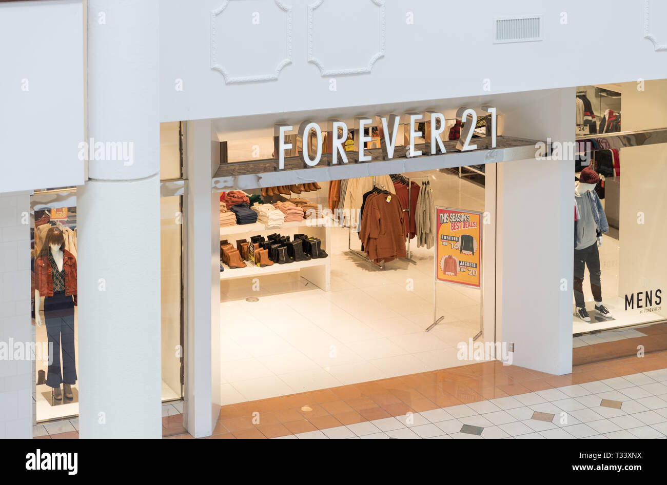 Forever 21 store editorial image. Image of inside, retail - 95366705