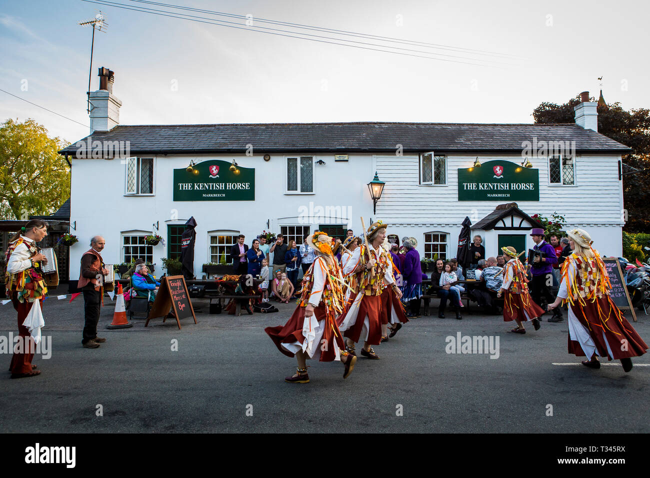 The Shalebrook Morris Dancers at the Kentish Horse Pub, Mark Beech, Kent Stock Photo