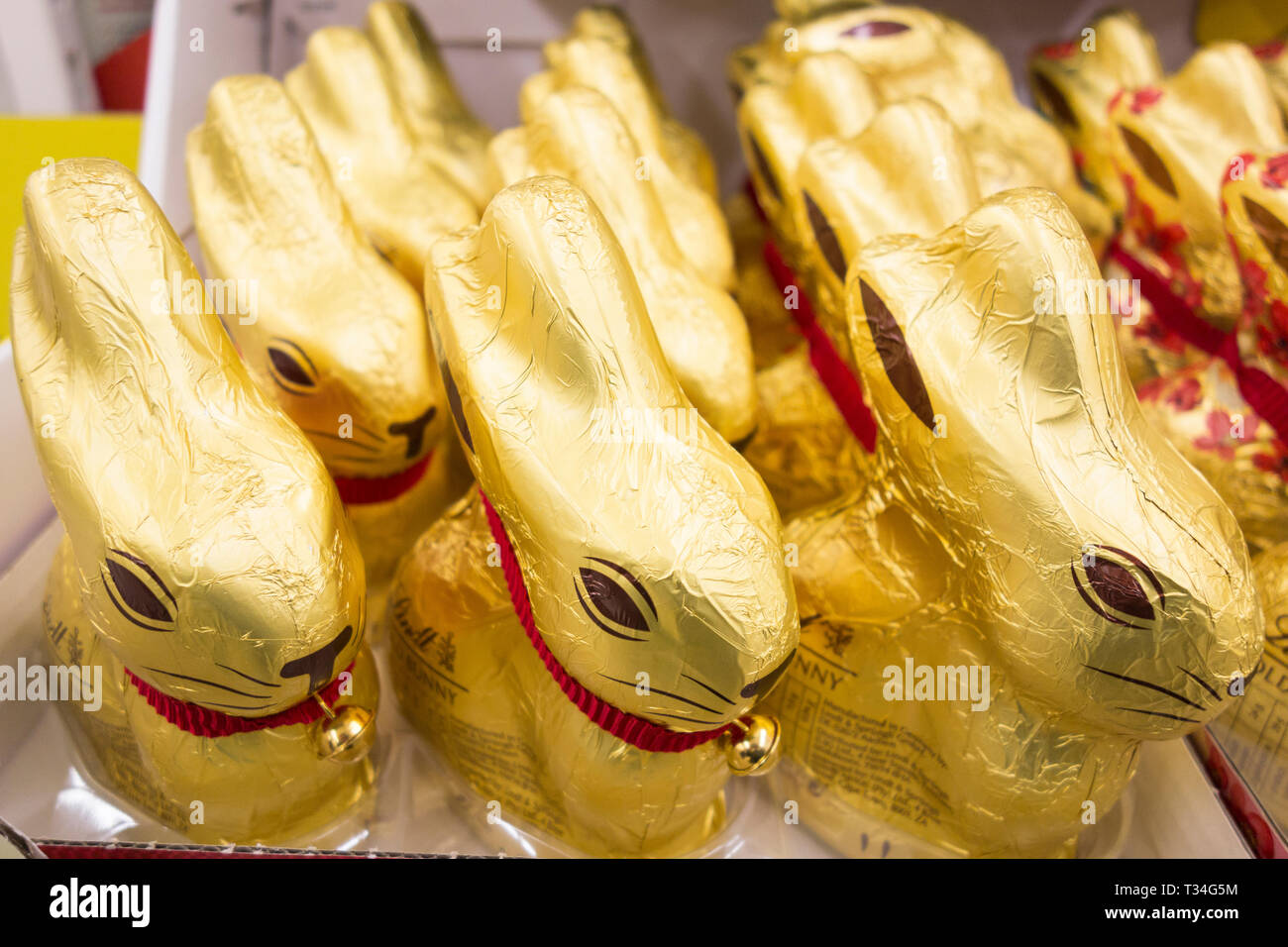 Lindt Golden Milk Chocholate Bunnies on a supermarket shelf in the UK Stock Photo