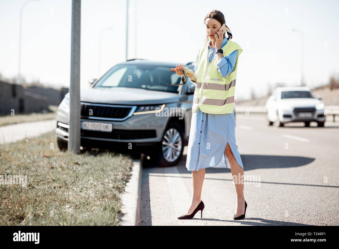 Логотип hyundai new thinking. Помощь на дороге надпись. Хендай помощь на дороге телефон. Хендай помощь на дороге телефон. Техпомощь на дороге.