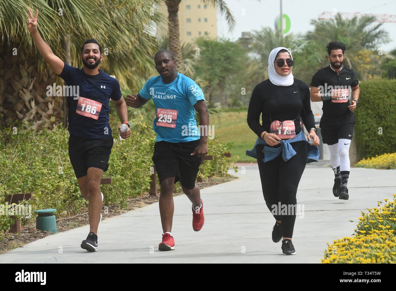 Kuwait City, Kuwait. 6th Apr, 2019. People run during a fitness challenge day event at Al Shaheed Park, one of the largest urban parks in Kuwait City, Kuwait, on April 6, 2019. Credit: Asad/Xinhua/Alamy Live News Stock Photo