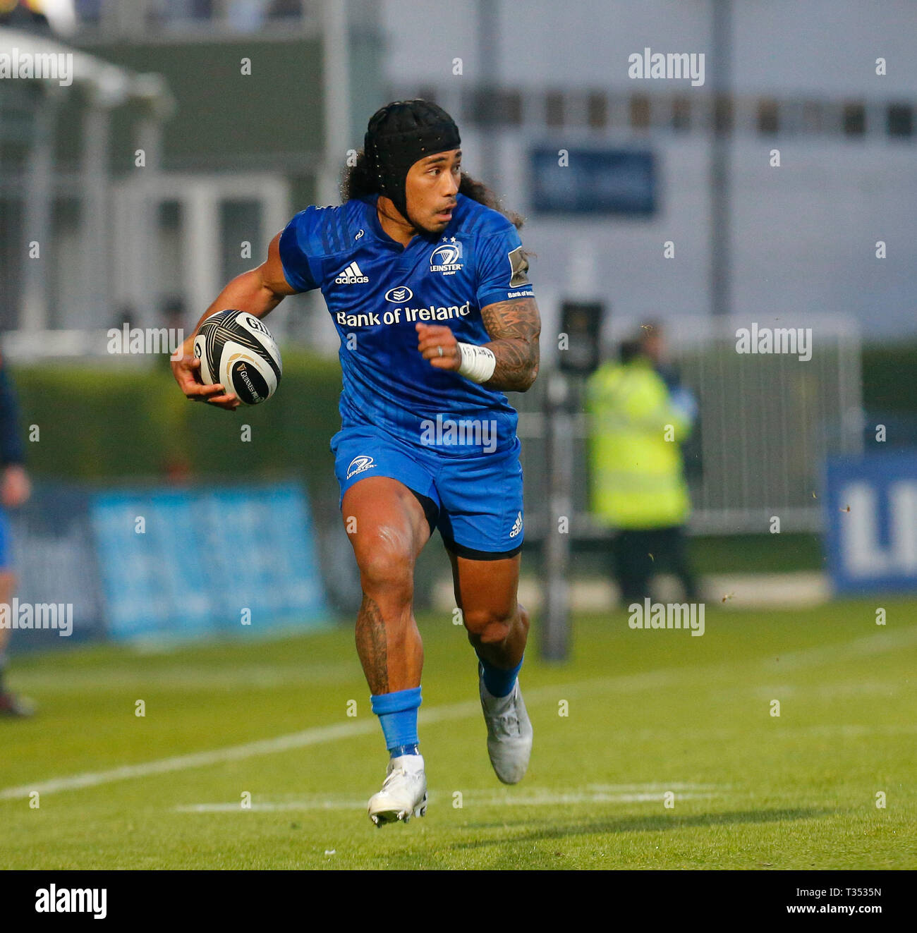 RDS Arena, Dublin, Ireland. 6th Apr, 2019. Guinness Pro14 rugby, Leinster  versus Benetton; Joe Tomane of Leinster makes a run along the wing Credit:  Action Plus Sports/Alamy Live News Stock Photo -