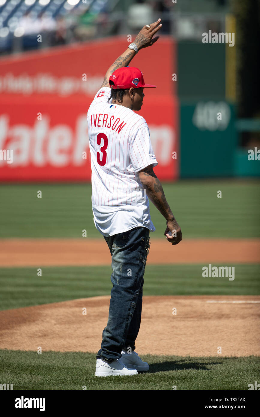 April 6, 2019: 76ers Hall of Famer Allen Iverson (3) waves to the