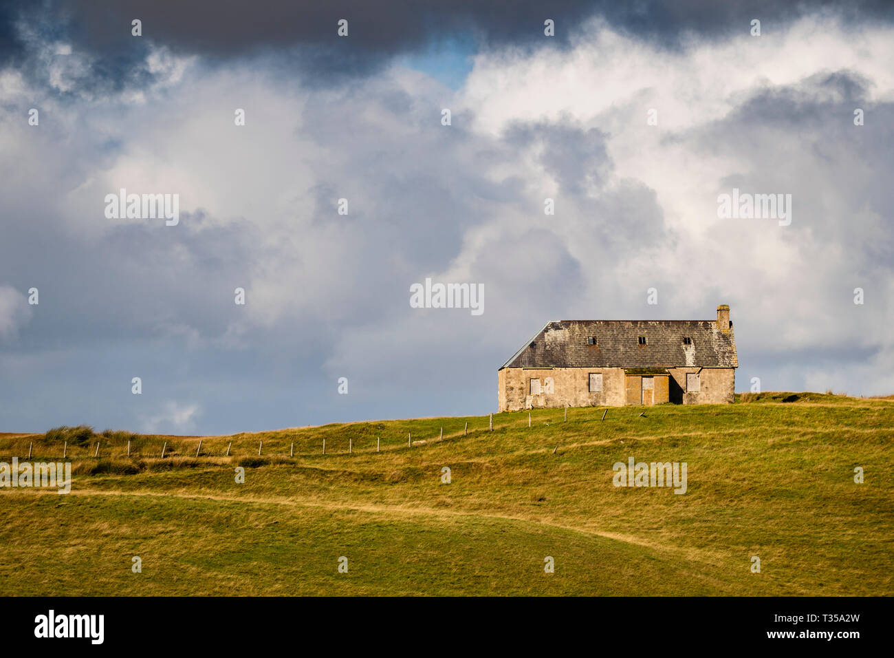 Abandoned crofter's house on a hill off the B871 in the Scottish Highlands. Stock Photo