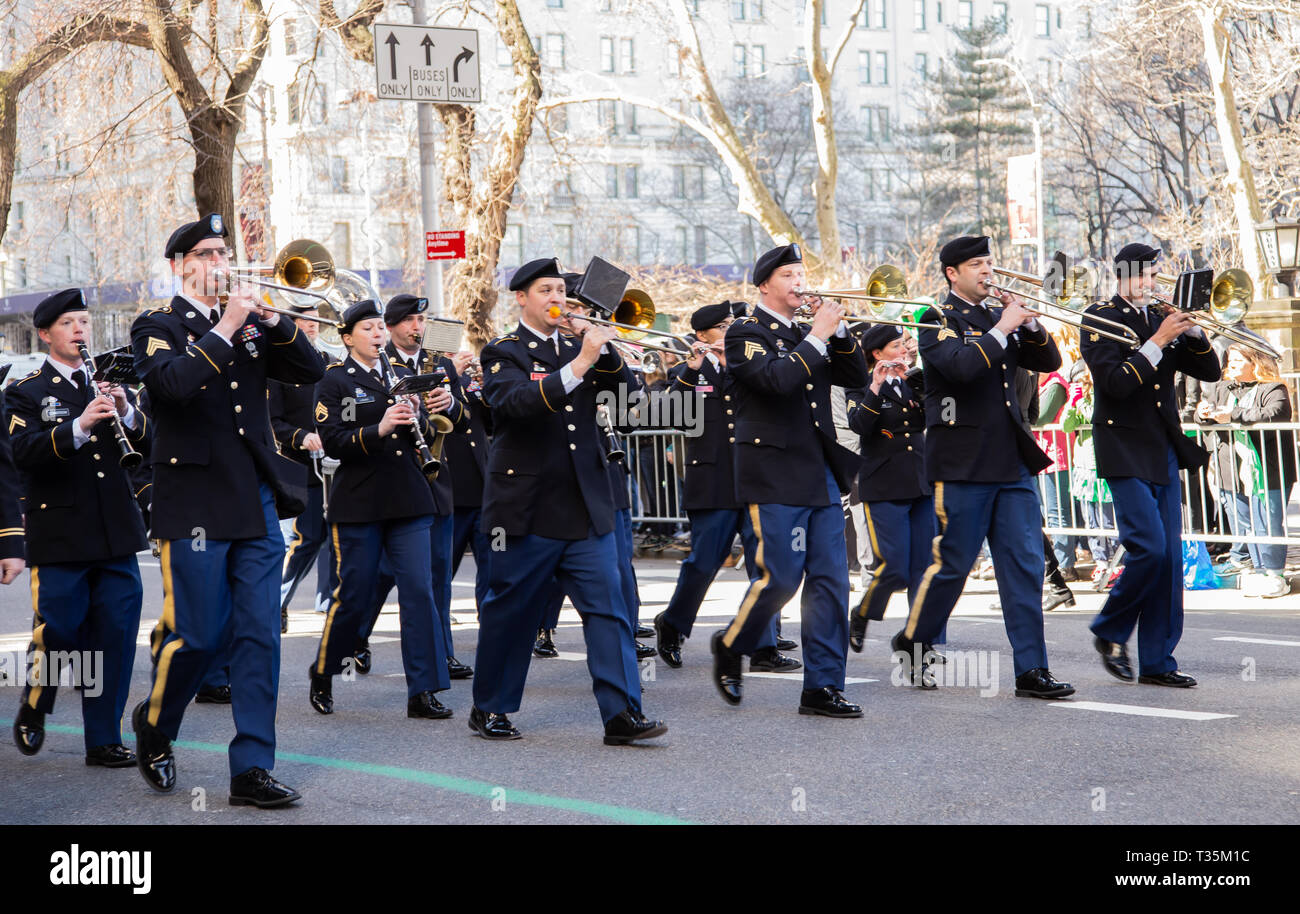 New york police pride parade hi-res stock photography and images - Alamy