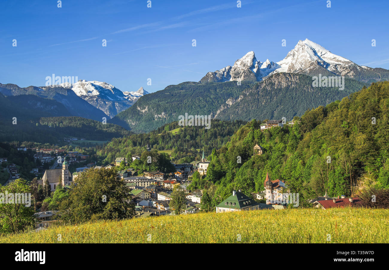 Panoramic landscape view of German small tourist town Berchtesgaden ...