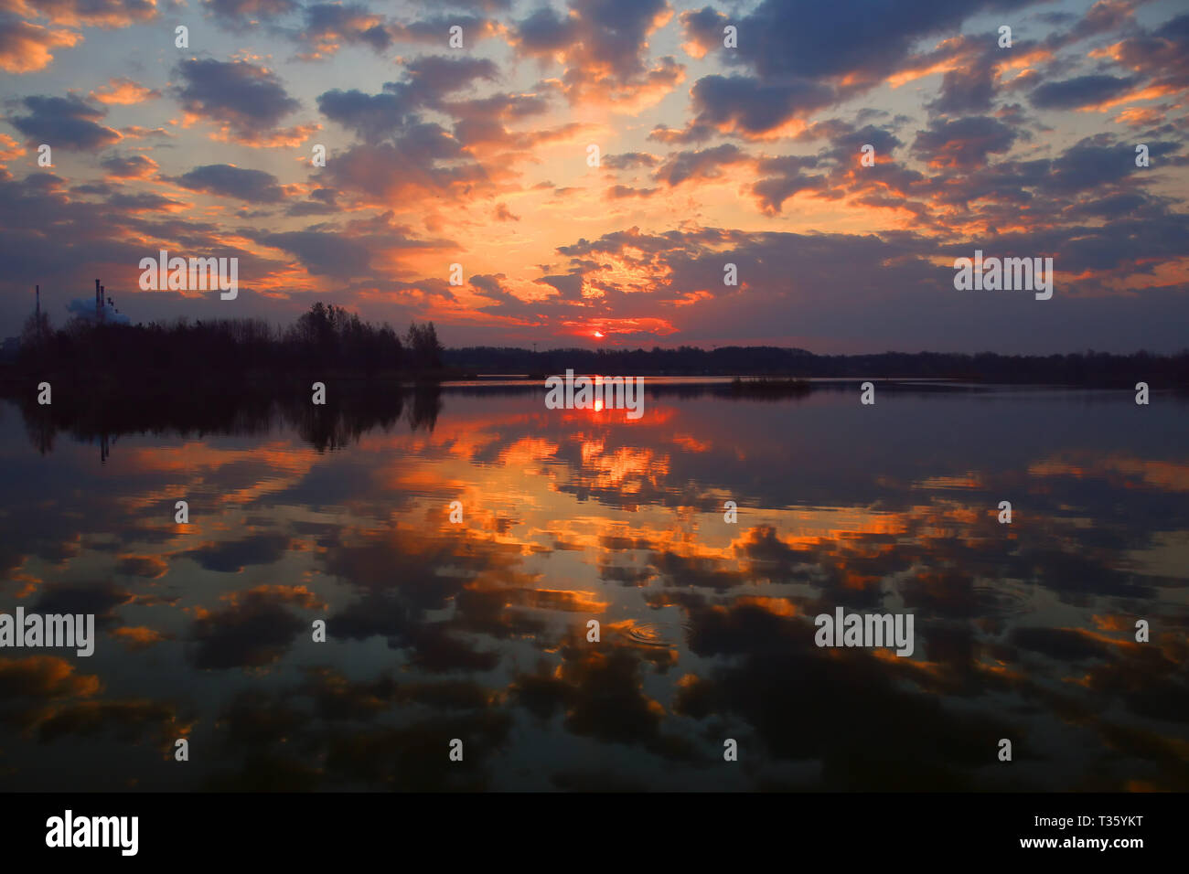 Early morning view dam hi-res stock photography and images - Alamy