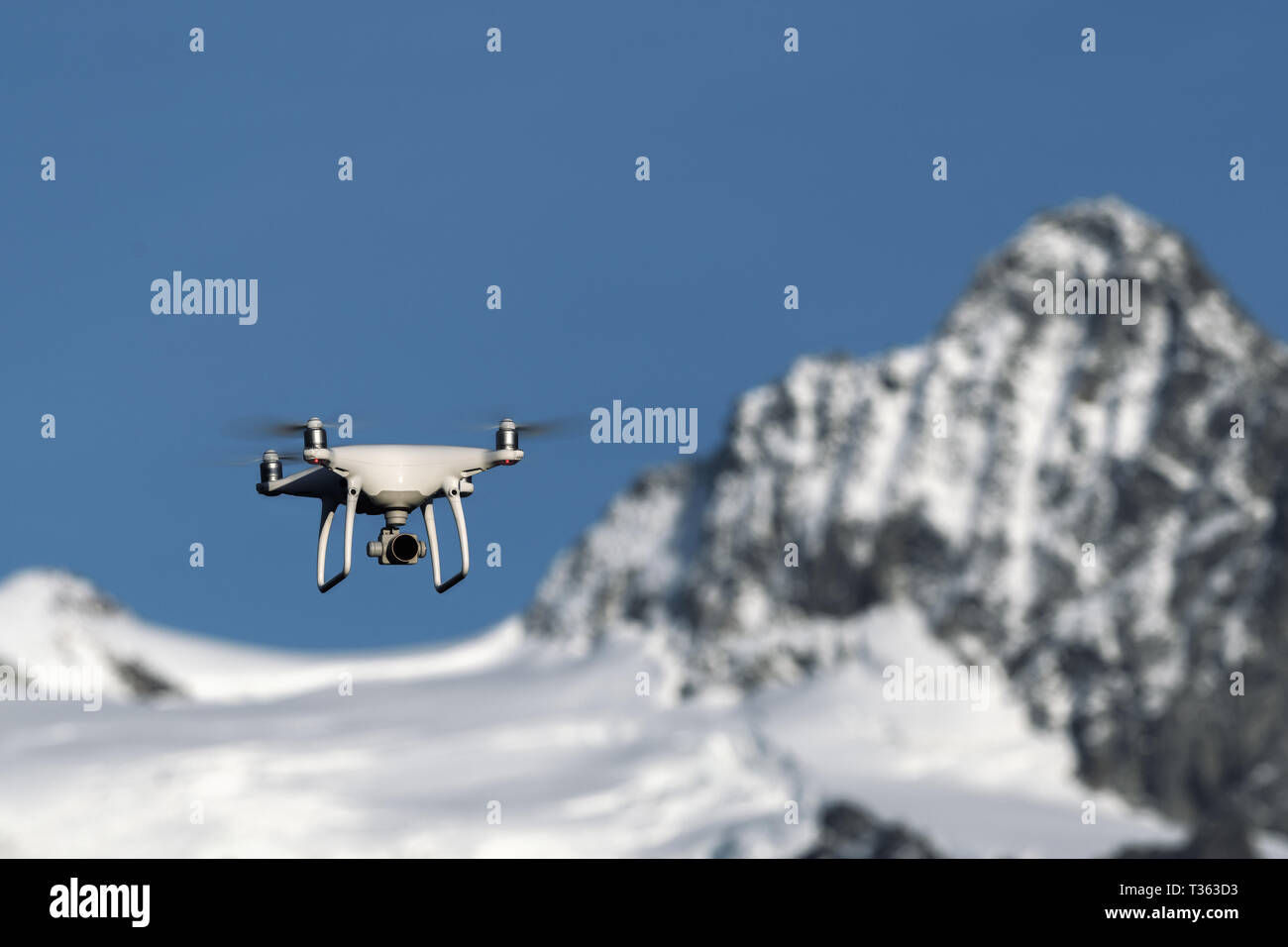 Close-up of drone flying in front of Mount Shuksan in autumn from Mount Baker-Snoqualmie National Forest Stock Photo