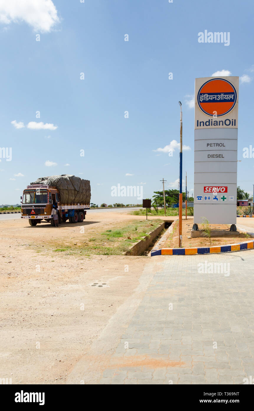 Indian oil hires stock photography and images Alamy