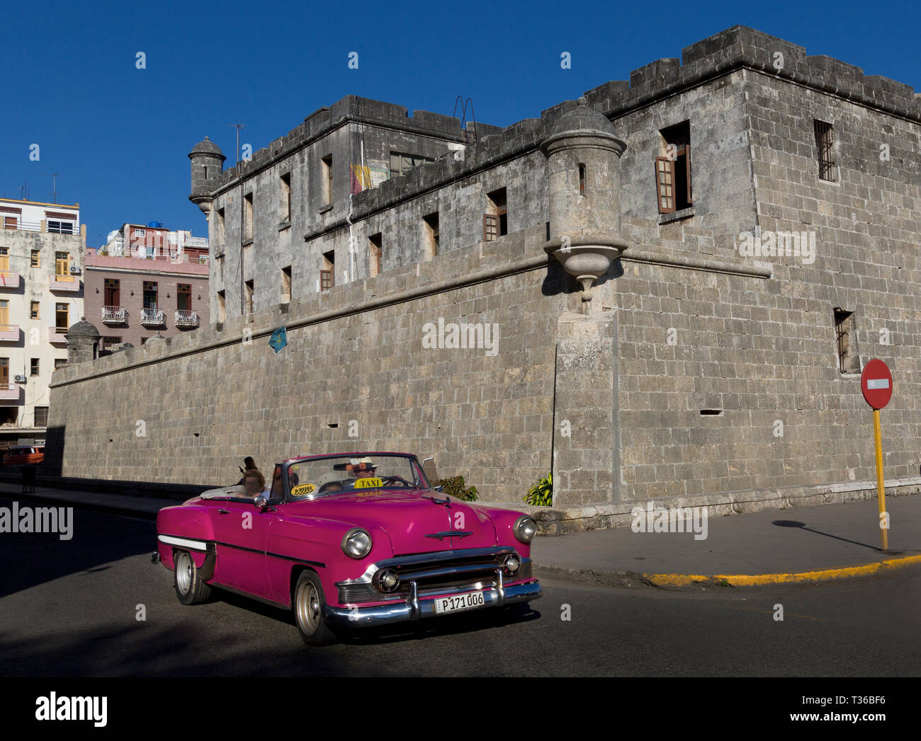 Pink 1951 Chevrolet Convertible driving in Havana, Cuba Stock Photo