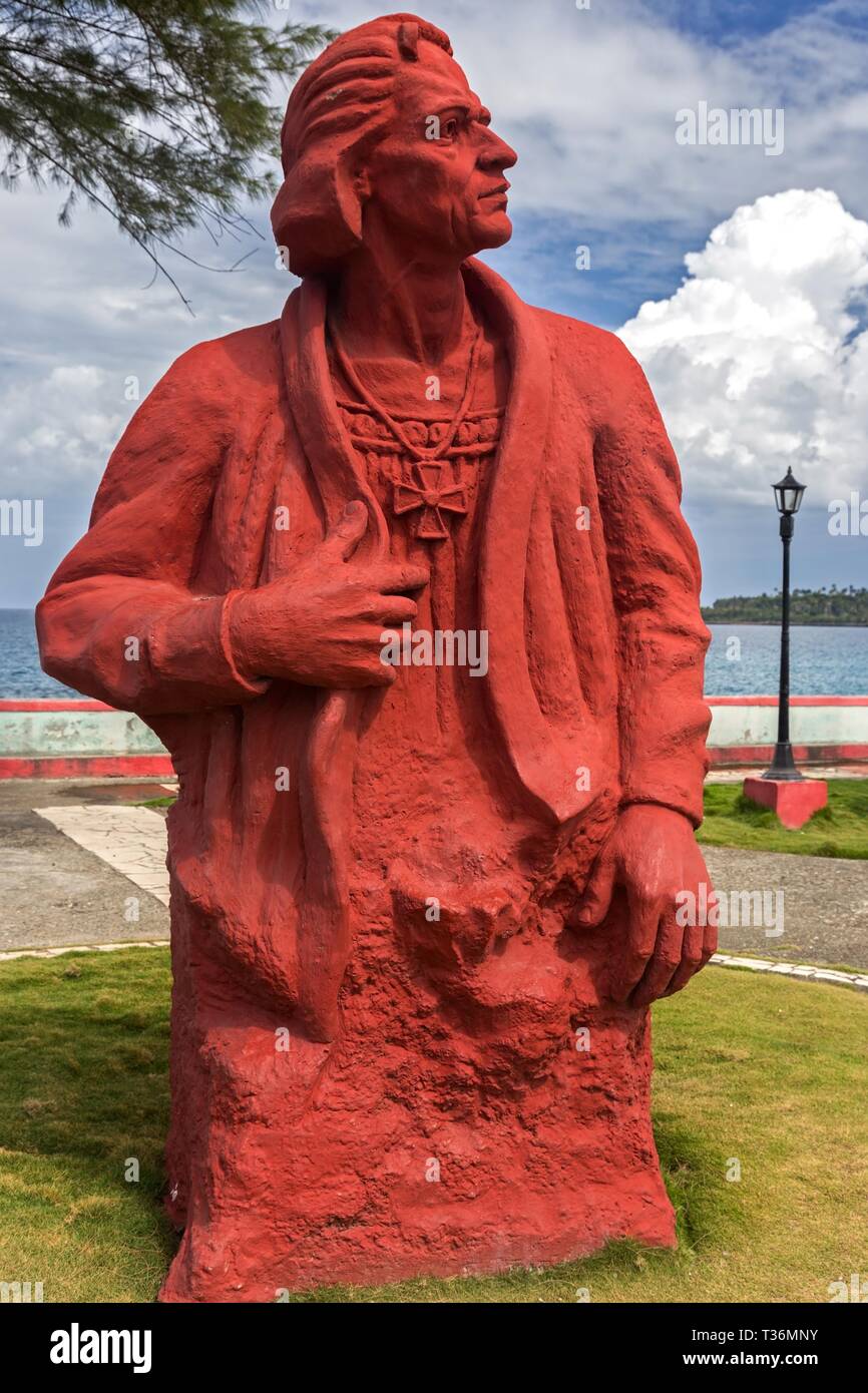 Giant Christopher Columbus Statue Vertical Portrait and Face Profile hewn out of wood stump, Baracoa Cuba Waterfront Public Park. Stock Photo