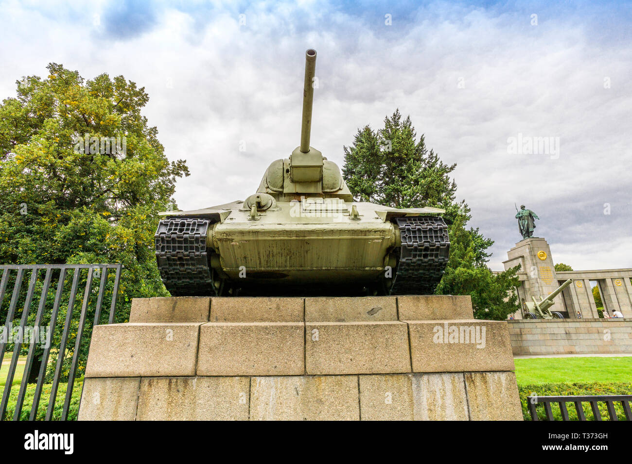 Soviet tank memorial in Berlin Stock Photo