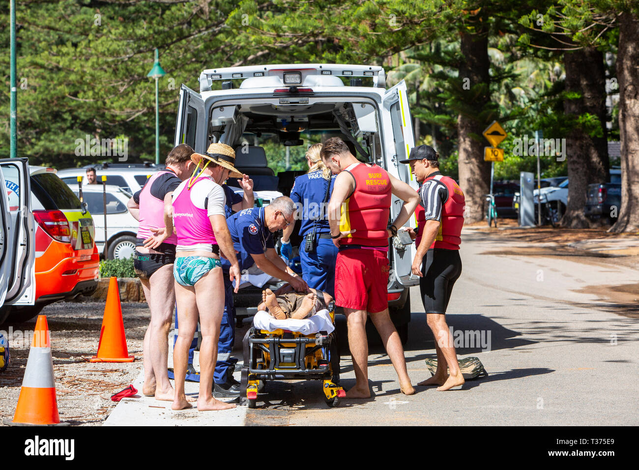Nsw ambulance hires stock photography and images Alamy