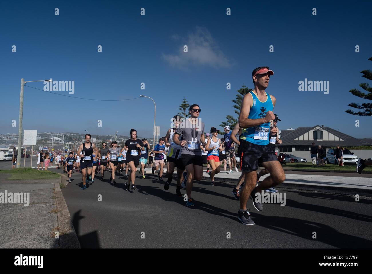 NEWCASTLE, NSW/ AUSTRALIA - April 7 2019: Images of runners starting the  Hill2Harbour 10km run as part of the Newcastle Running Festival, NewRun  Stock Photo - Alamy